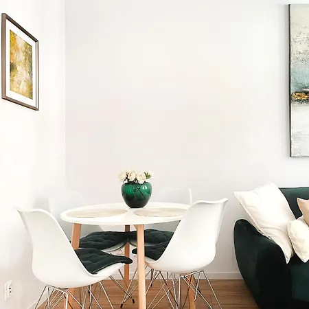 Charming For 4 Guests In Jewish District *